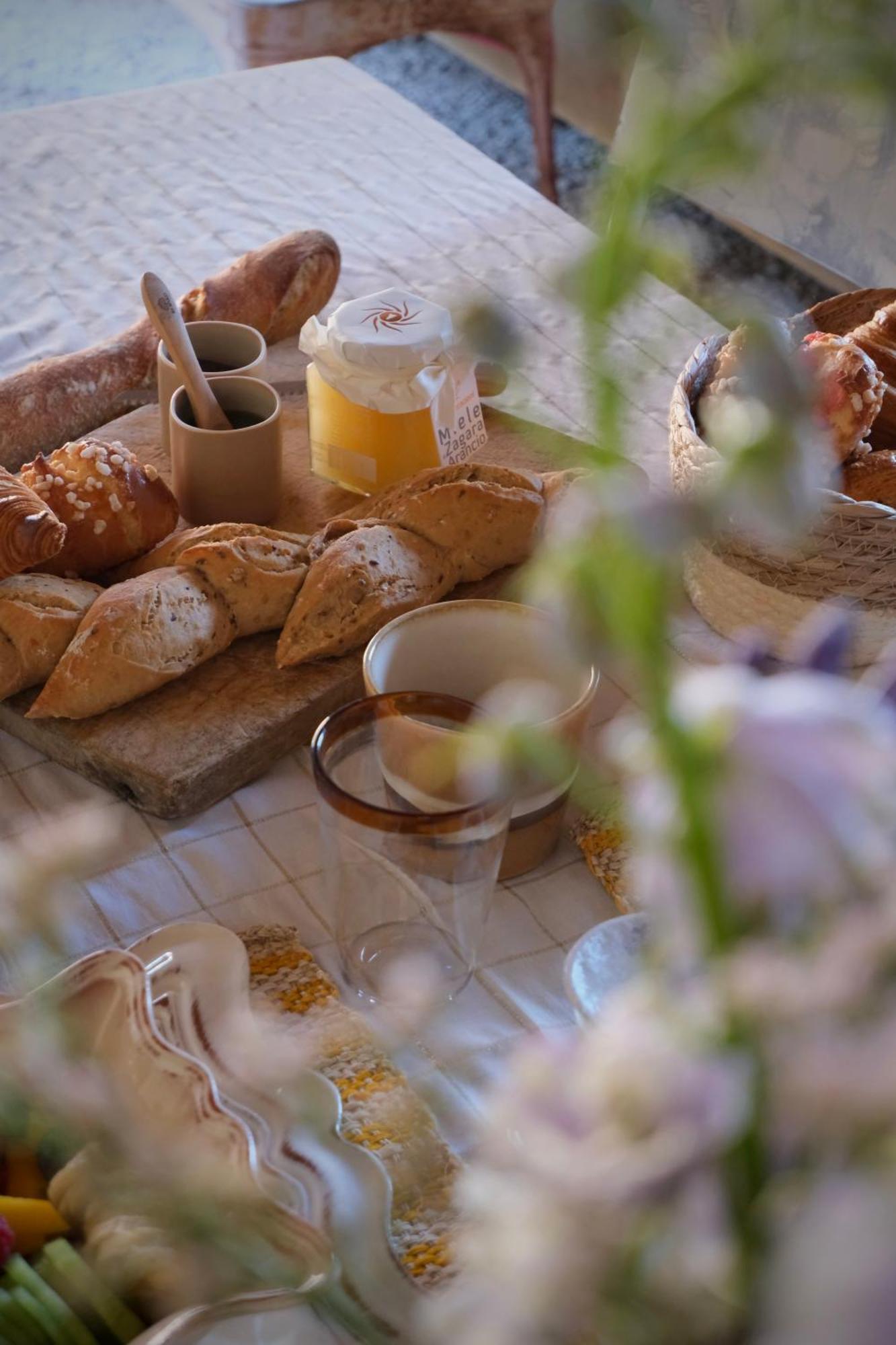 La Petite Parenthese Bed & Breakfast Chaveyriat Eksteriør bilde