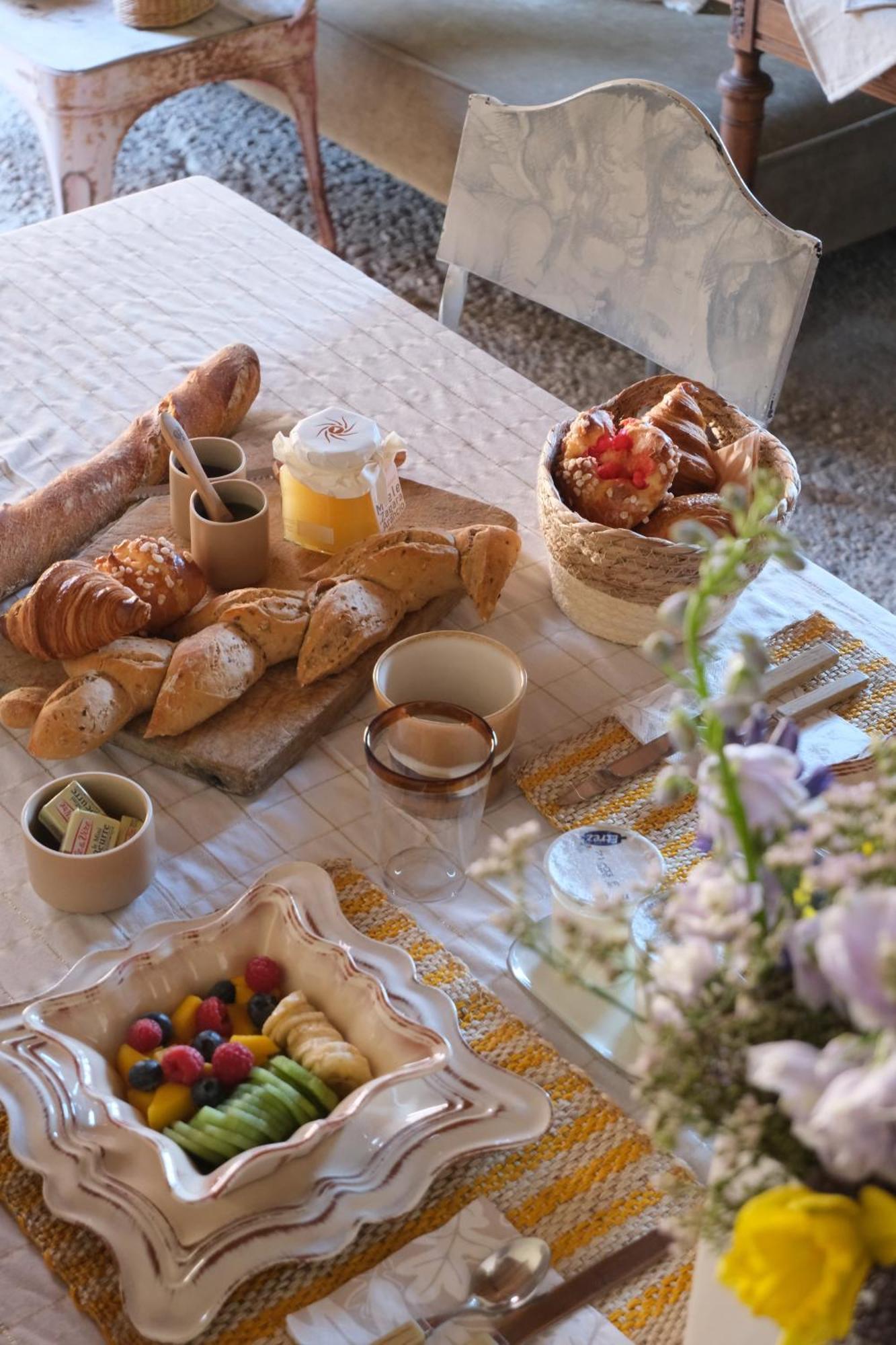 La Petite Parenthese Bed & Breakfast Chaveyriat Eksteriør bilde